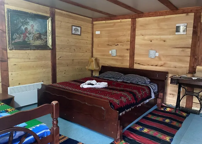 Kumova Vodenica 山林小屋 Markova Crkva