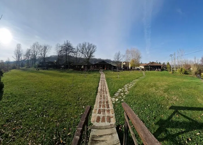 Kumova Vodenica 山林小屋