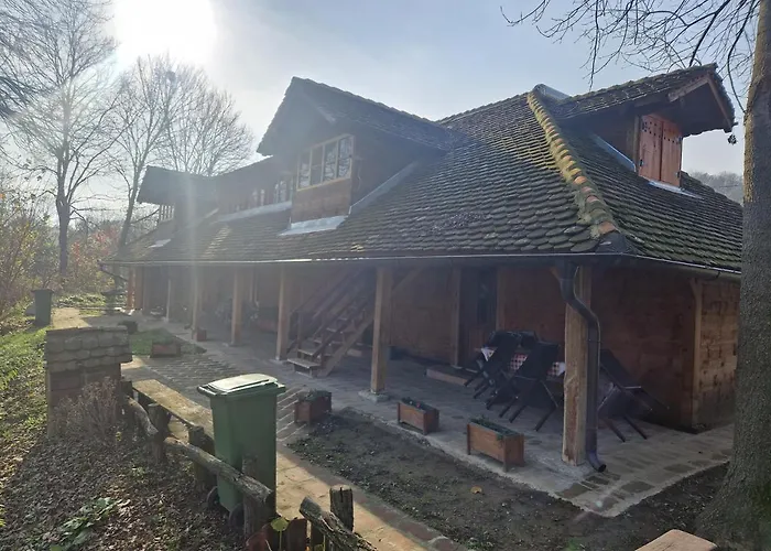 Kumova Vodenica 山林小屋 *