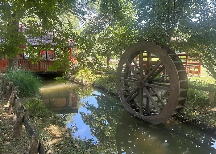 Kumova Vodenica 山林小屋 Markova Crkva